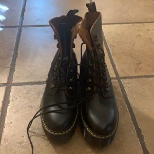 Doc Martens Leona Platform boot